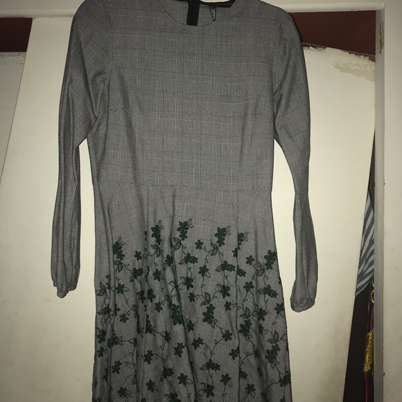 Zara embroidered dress - Picture 2 of 3